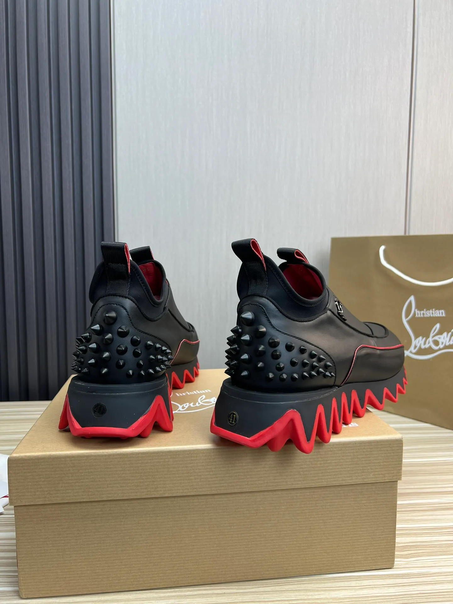 Men's shoes 💰680💰 CL popular red-soled boots 🆑1:1 original mold, Christian* Louboutin, imported cowhide stitching on the upper & water-dyed cowhide lining, original outsole ⬆️ Wear-resistant and non-slip, full set of counter packaging 🎁38-45 (38.45 for customization, non-refundable)